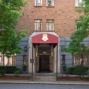 the-baroness-hotel.seattlehotelsites.com/